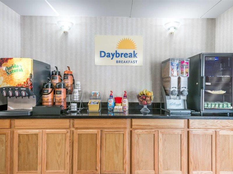 Days Inn By Wyndham Pittsburgh-Harmarville Extérieur photo