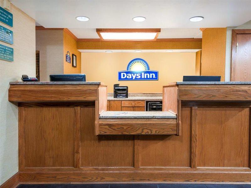 Days Inn By Wyndham Pittsburgh-Harmarville Extérieur photo