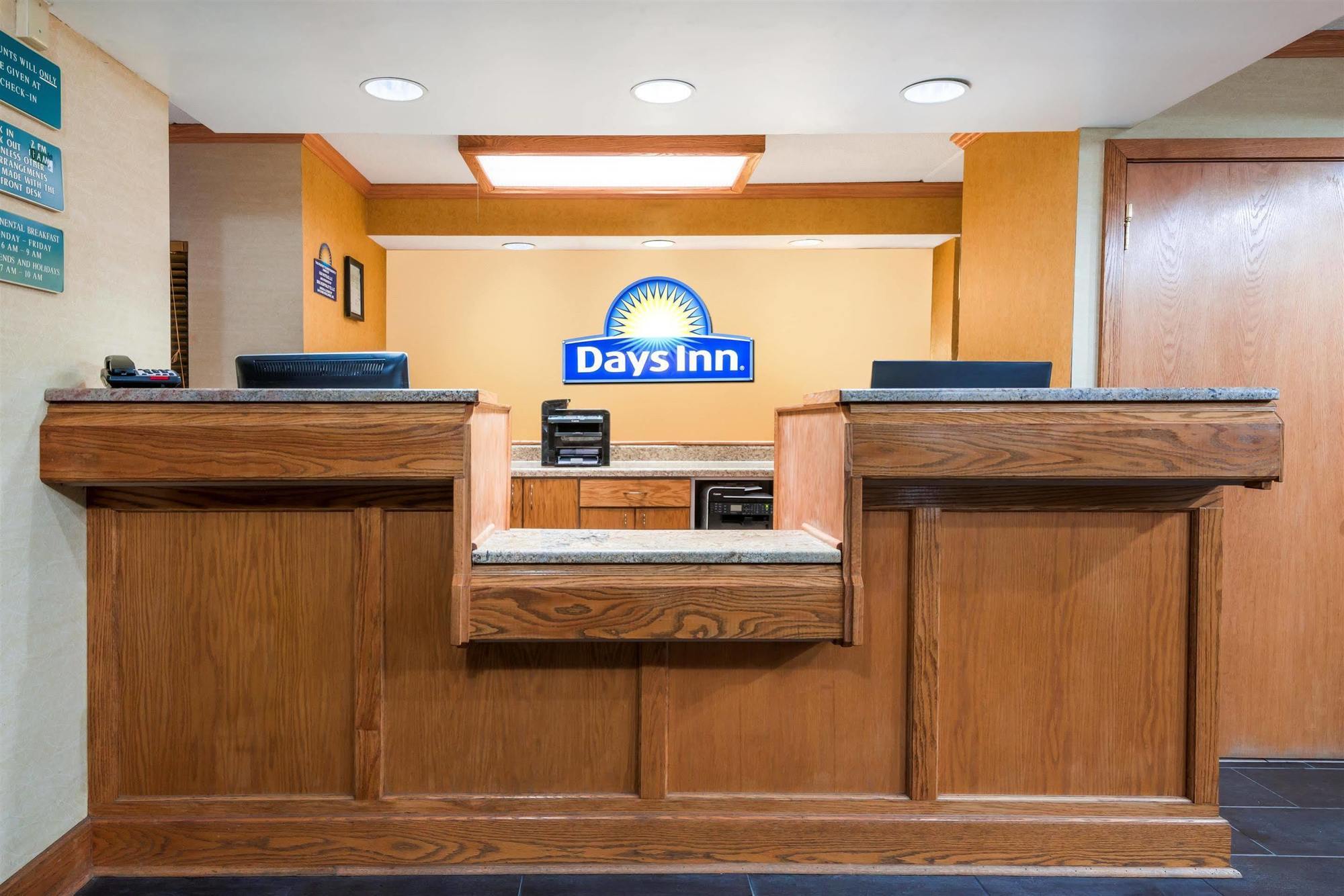 Days Inn By Wyndham Pittsburgh-Harmarville Extérieur photo