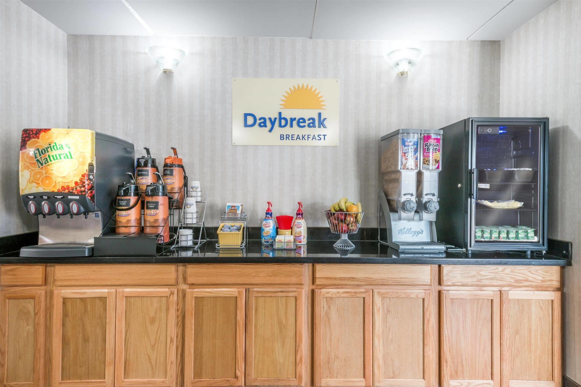 Days Inn By Wyndham Pittsburgh-Harmarville Extérieur photo