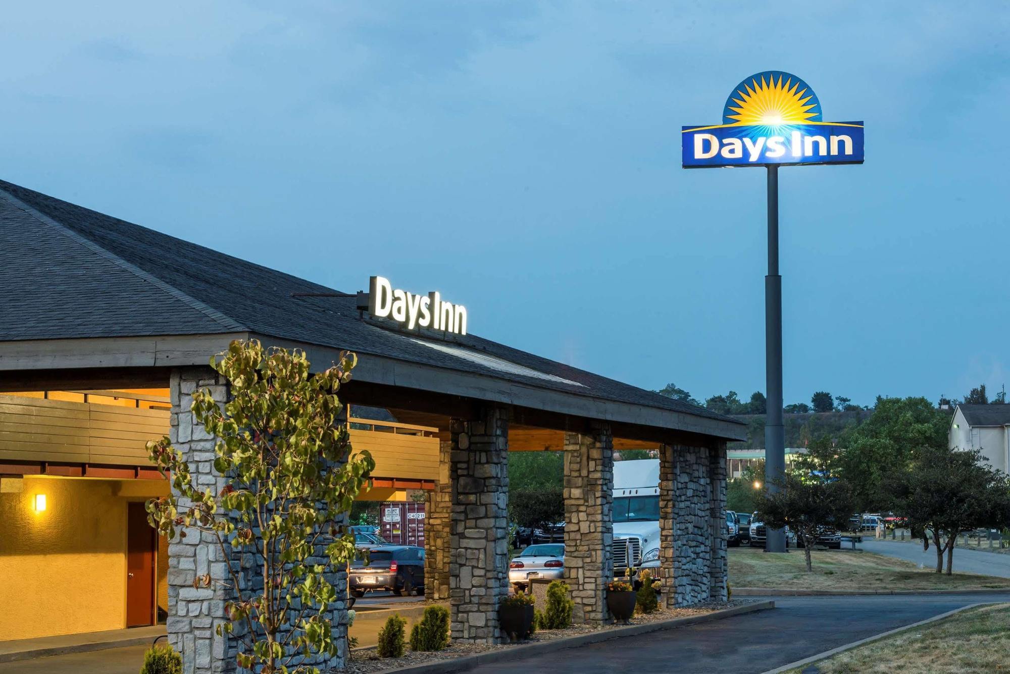 Days Inn By Wyndham Pittsburgh-Harmarville Extérieur photo