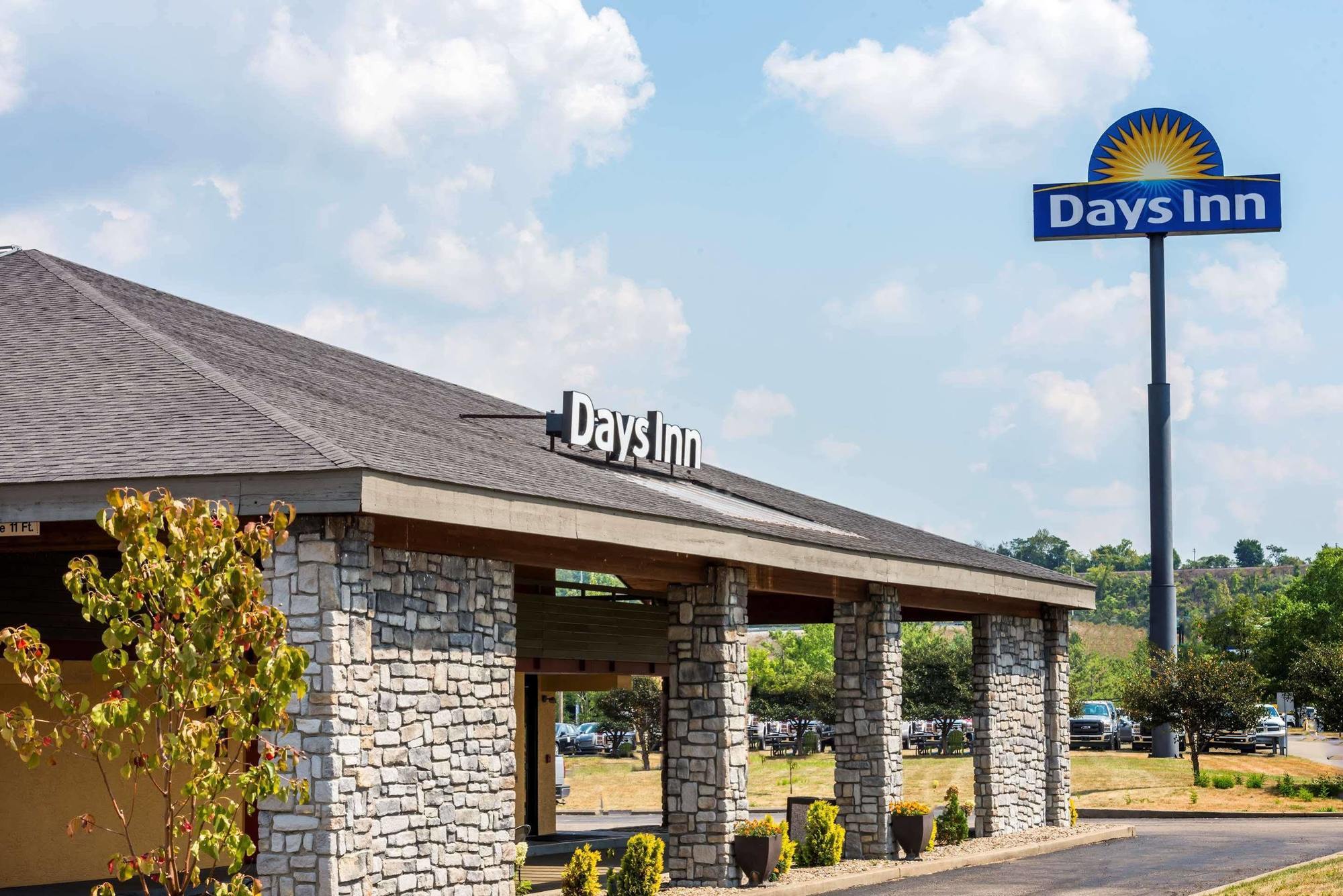 Days Inn By Wyndham Pittsburgh-Harmarville Extérieur photo