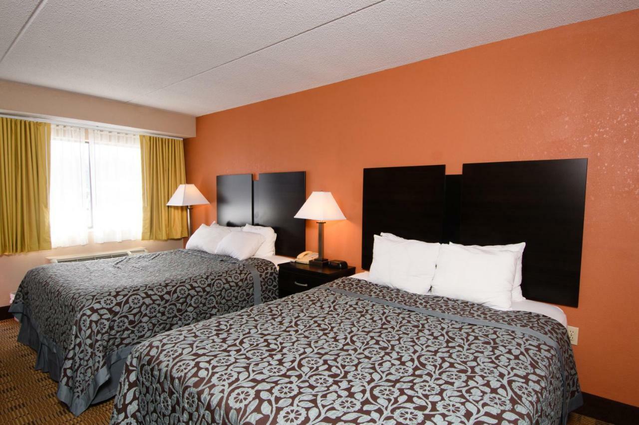 Days Inn By Wyndham Pittsburgh-Harmarville Extérieur photo