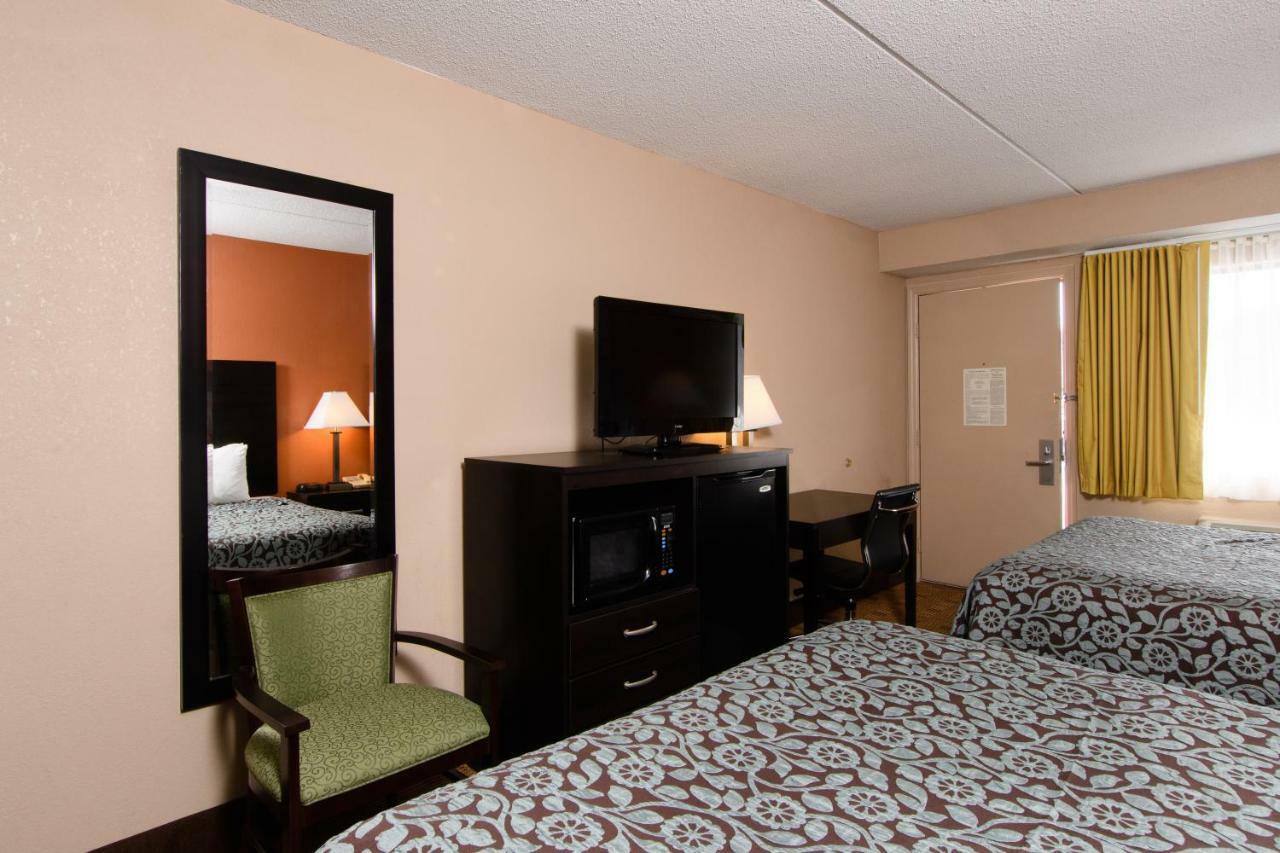 Days Inn By Wyndham Pittsburgh-Harmarville Extérieur photo